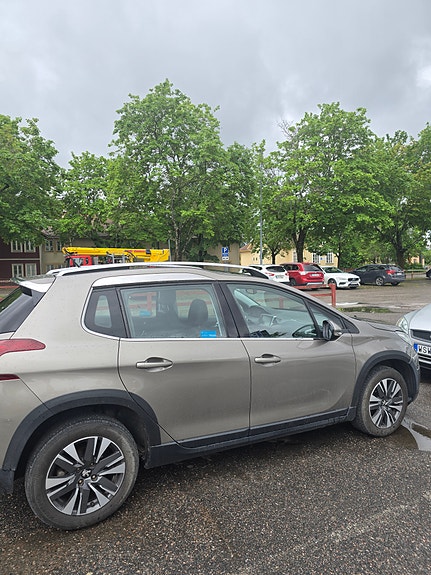 Peugeot 2008 4 of 5