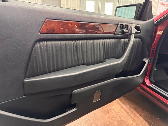 Mercedes-Benz 300 CE-24 21 of 27