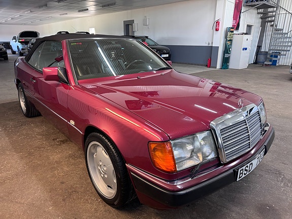 Mercedes-Benz 300 CE-24 6 of 27
