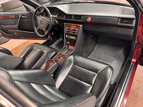 Mercedes-Benz 300 CE-24 17 of 27