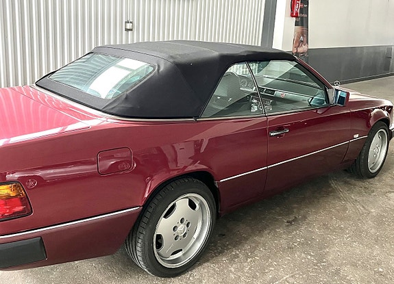Mercedes-Benz 300 CE-24 13 of 27