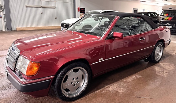 Mercedes-Benz 300 CE-24 11 of 27