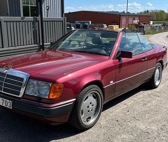 Mercedes-Benz 300 CE-24 4 of 5