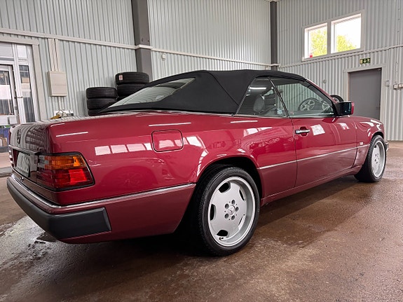 Mercedes-Benz 300 CE-24 14 of 27