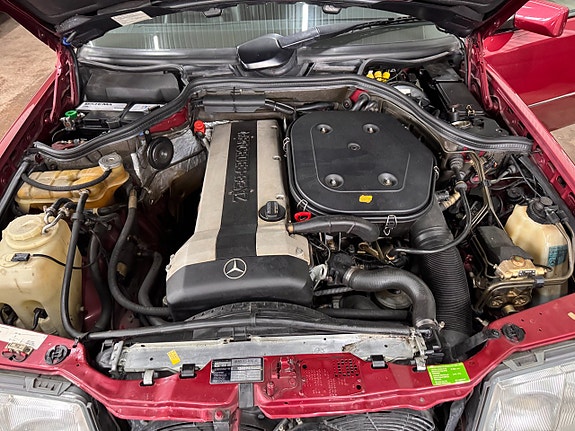 Mercedes-Benz 300 CE-24 23 of 27