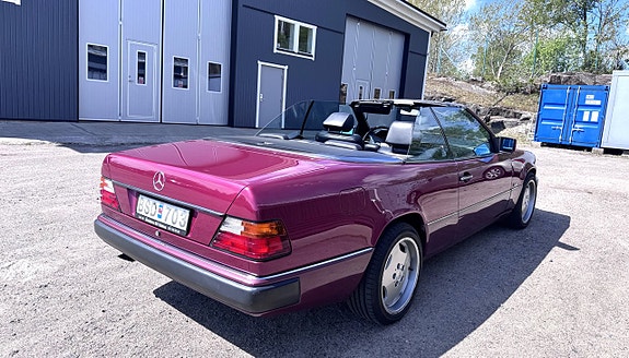 Mercedes-Benz 300 CE-24 12 of 27