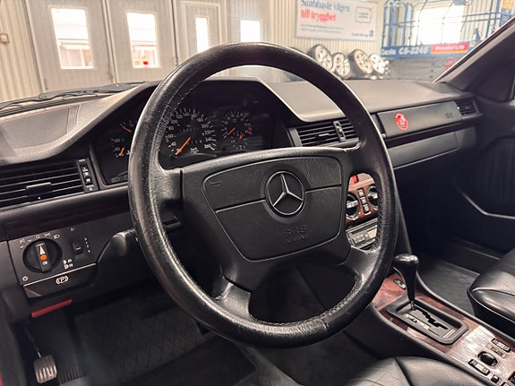 Mercedes-Benz 300 CE-24 16 of 27