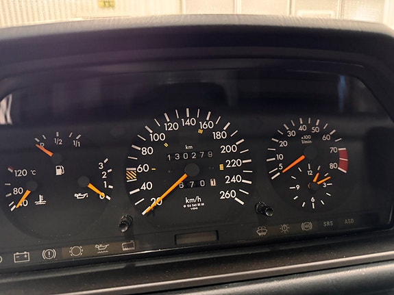 Mercedes-Benz 300 CE-24 24 of 27