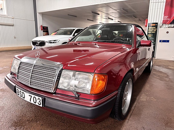 Mercedes-Benz 300 CE-24 7 of 27
