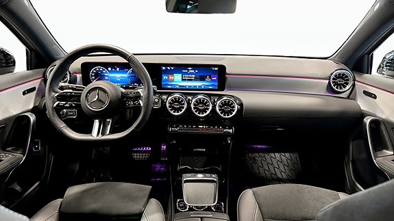 Mercedes-Benz A250 e 4 of 5