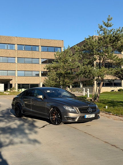 Mercedes-Benz CLS63 3 of 5