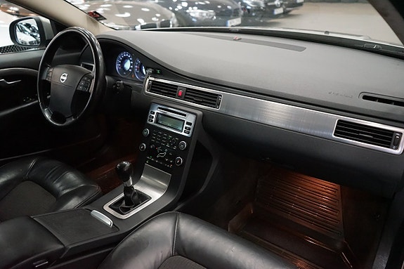 Volvo V70 16 of 18