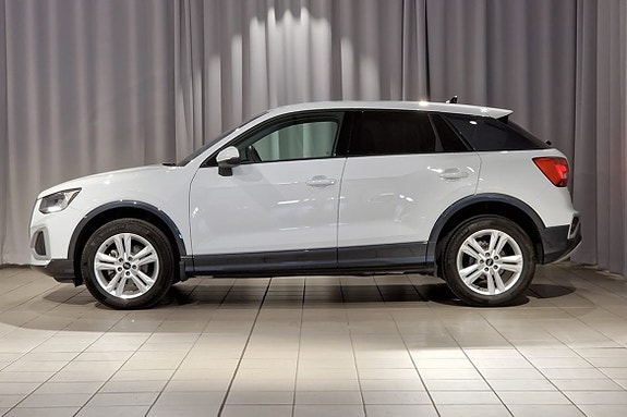 Audi Q2 2 of 5