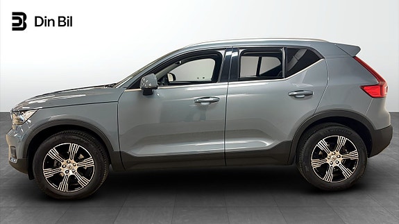 Volvo XC40 2 of 5
