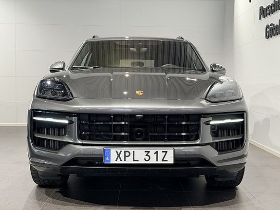 Porsche Cayenne S 3 of 5
