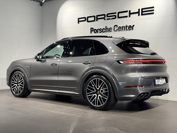 Porsche Cayenne S 5 of 5