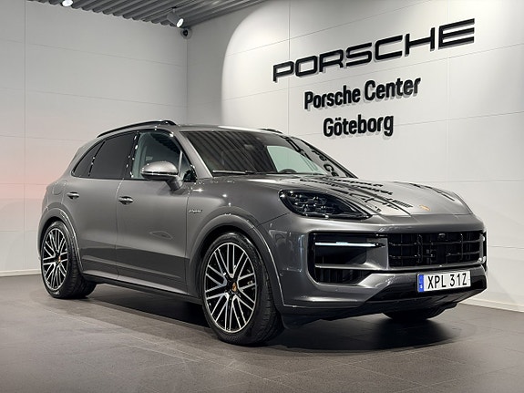 Porsche Cayenne S 2 of 5
