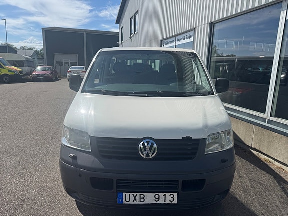 Volkswagen Shuttle 13 of 18