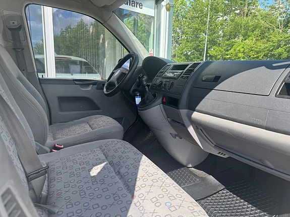 Volkswagen Shuttle 15 of 18