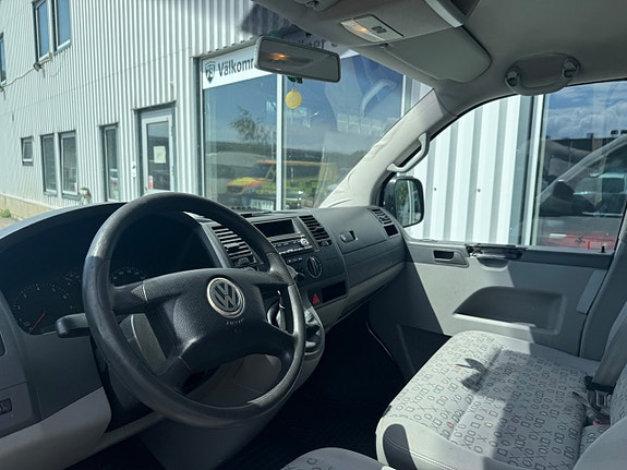 Volkswagen Shuttle 14 of 18
