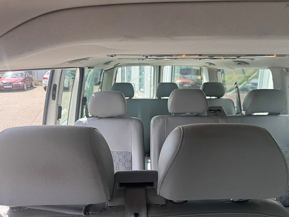 Volkswagen Shuttle 16 of 18