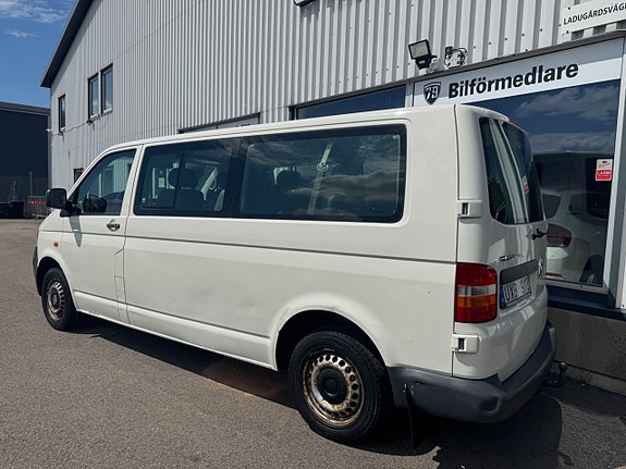Volkswagen Shuttle 12 of 18