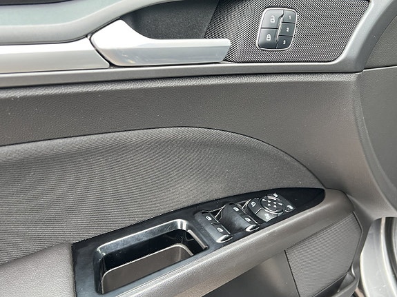 Ford Mondeo 10 of 23