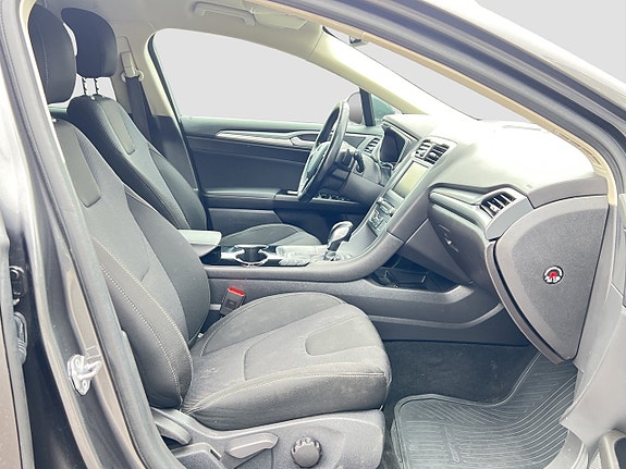 Ford Mondeo 19 of 23