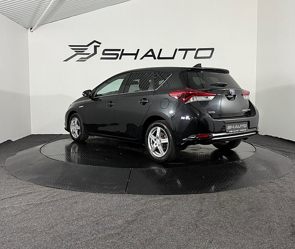 Toyota Auris 7 of 19