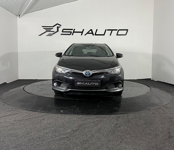 Toyota Auris 2 of 19
