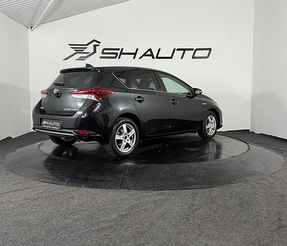 Toyota Auris 5 of 19