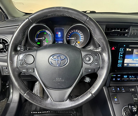 Toyota Auris 12 of 19