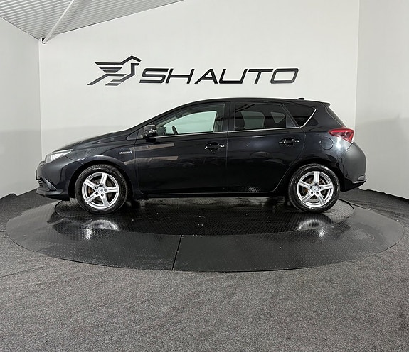 Toyota Auris 8 of 19