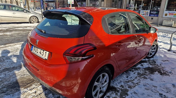 Peugeot 208 4 of 5