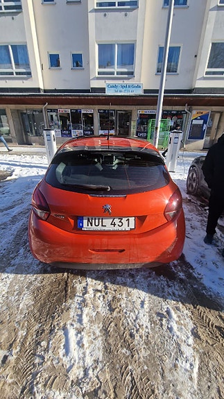 Peugeot 208 3 of 5