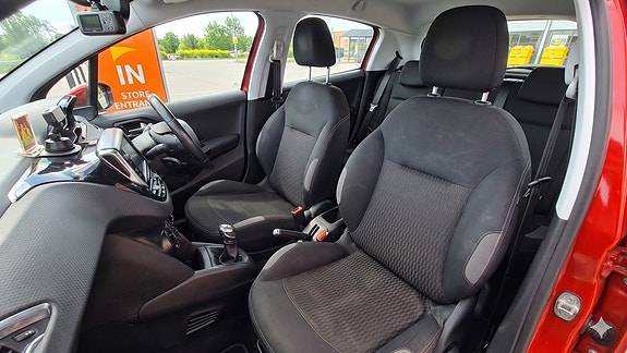 Peugeot 208 5 of 5