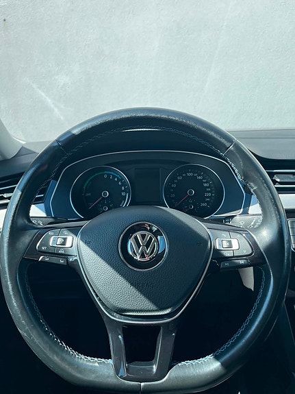 Volkswagen Passat 7 of 21