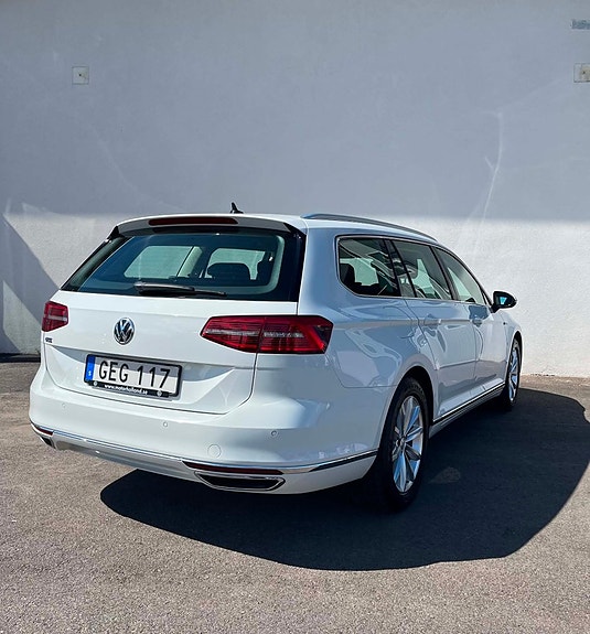 Volkswagen Passat 19 of 21