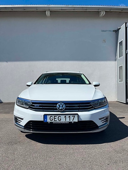 Volkswagen Passat 2 of 5