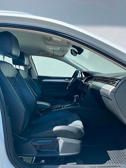 Volkswagen Passat 16 of 21