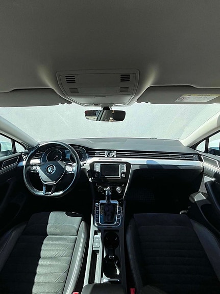 Volkswagen Passat 12 of 21