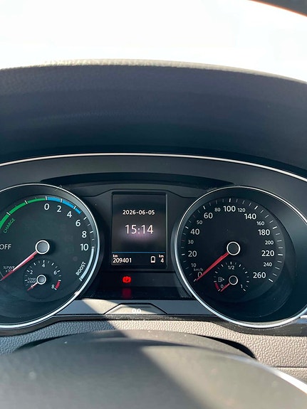 Volkswagen Passat 8 of 21
