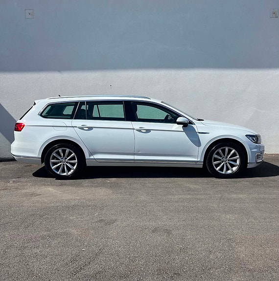 Volkswagen Passat 14 of 21