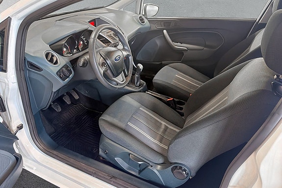 Ford Fiesta 10 of 17