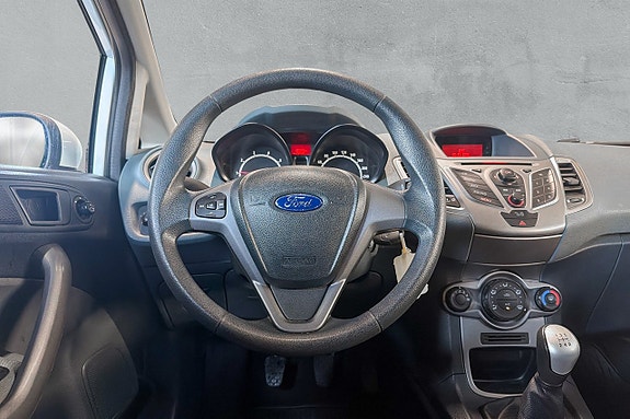 Ford Fiesta 12 of 17