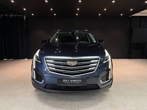 Cadillac XT5 2 of 19