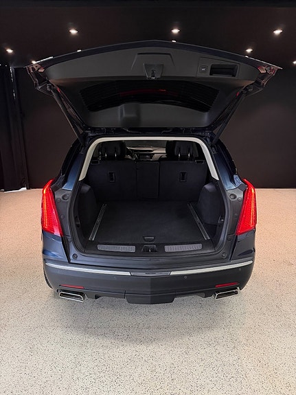 Cadillac XT5 8 of 19