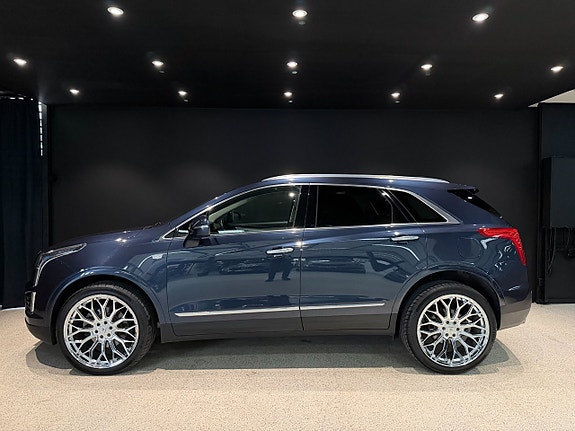 Cadillac XT5 3 of 19