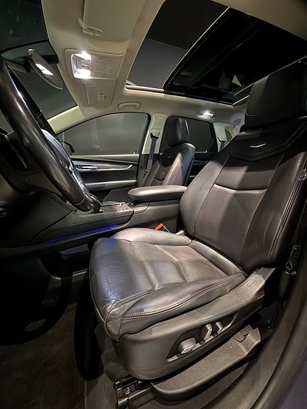 Cadillac XT5 12 of 19
