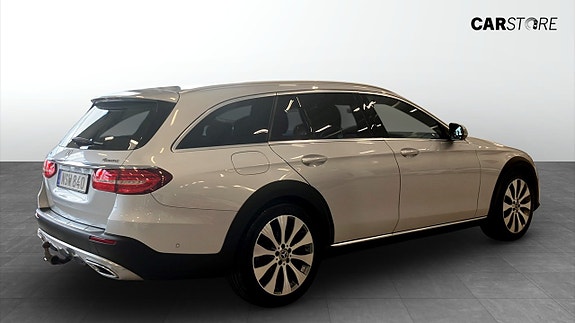 Mercedes-Benz E220 d 2 of 5